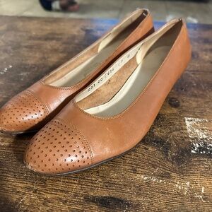 VTG SALVATORE FERRAGAMO Boutique Pumps Sz 7B Brown Italy Women‎ Slip-On Shoes